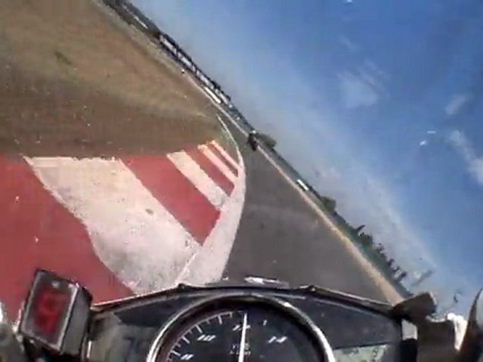 magny cours avec nono , le blond , alex , julien et yzf