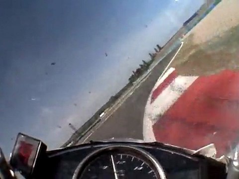 magny cours avec le blond , nono , alex , julien et une petite chute d'yzf lol