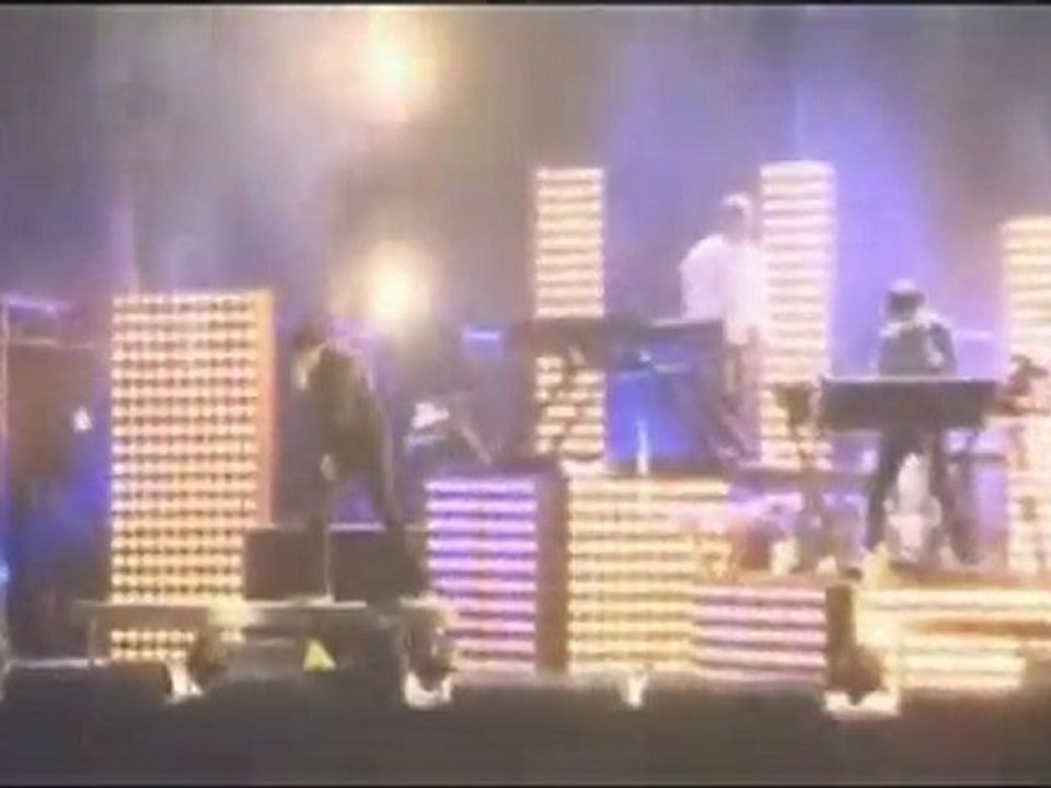 Breaking The Habit Live Madrid 2010 HD