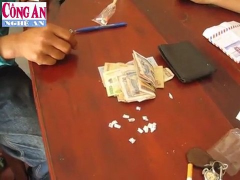 Bắt đối tượng bán lẻ ma túy