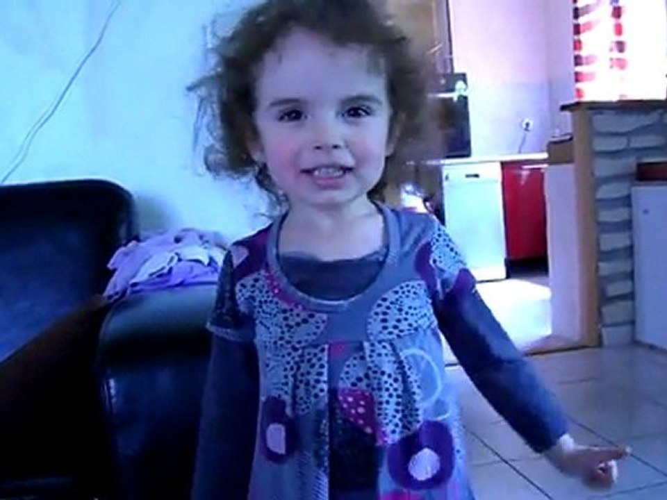 je ne sais pas ce qu'elle a appris a l'école ce matin mais on dirais qu'elle la bien retenue mdr !