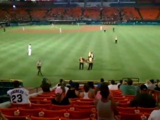 Naked Man Runs Across Field During Marlins vs Cubs Baseball Game!