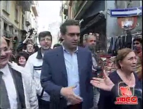 Napoli - De Magistris cammina da solo