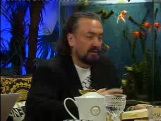 Kuran'da eşlerin sır tutan olmasına işaret edilmiştir. Sırdaşlık kalktı mı sevgi de kalkar