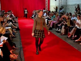 Lacroix parraine un défilé de mode contre l'exclusion