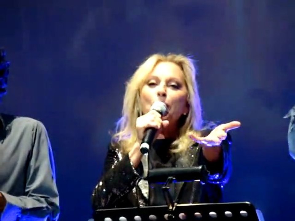 VERONIQUE SANSON 2011 PARIS GRAND REX RIEN QUE DE L'EAU (partie 2) LIVE