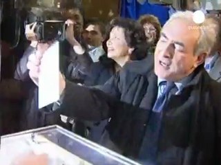 Karısı, Strauss-Kahn'ı yanlız bırakmadı