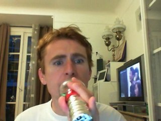 Wiwi égratigne "le petit chat m'aimait"