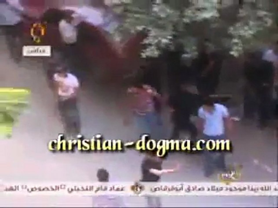 Des coptes et des musulmans s'affrontent à coups de pierres en banlieue du Caire