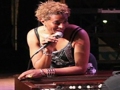 Shakura S'Aida: Swiss-Canadian singer-songwriter