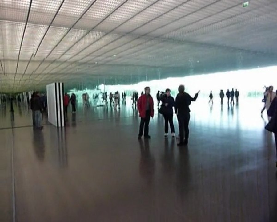 Daniel Buren expose au Centre Pompidou-Metz jusqu’au 9 septembre 20011 « Echos, travaux in situ ».