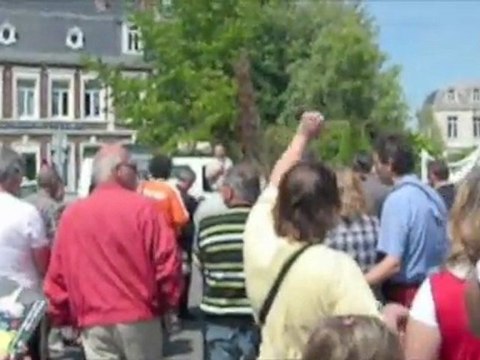 Saint-Amand : Un lâcher de pigeons pour dire non aux fermetures de classes