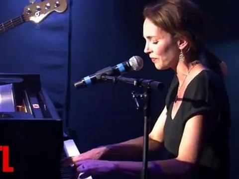 Claire Keim interpréte Ca dépend