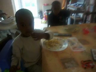 Lenny qui raconte comment c'était dans le ventre de maman lol (19 mai 2011)