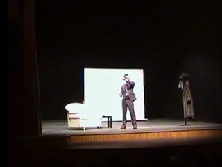 ERKAN ZEY "ÇOK KİŞİLİKLİ GÖSTERİ" 1.PERDE ÖZET