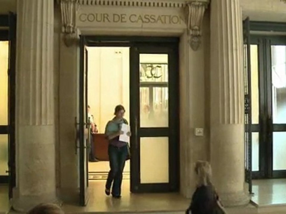 "Nous sommes très satisfaits de constater que les manoeuvres dilatoires n'aboutissent pas", a réagi Me Jérôme Karsenti, avocat de l'association anticorruption Anticor, partie civile au procès.