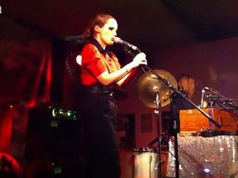 Anna Calvi - Jezebel