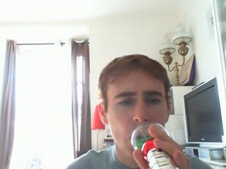 Wiwi égratigne "les grilles de ma maison"