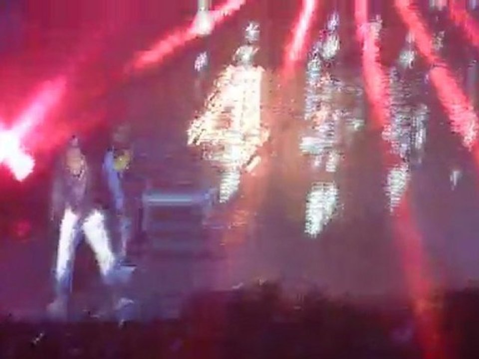 20/05/11 - Soprano - Zenith de Paris - "Ça fait mal" ft. La Fouine.