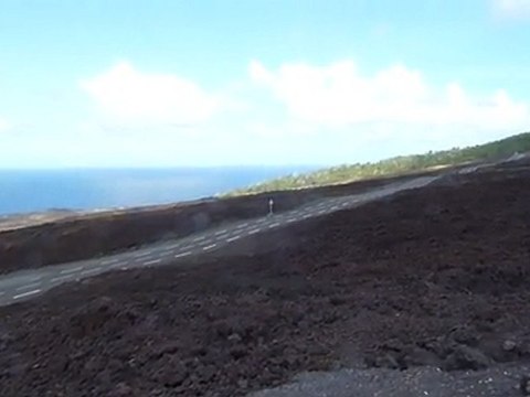 Coulée de lave du Piton de la Fournaise en 2004 (1)