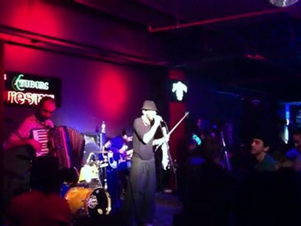 LUXUS  start wearing purple