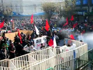 Fuertes protestas durante informe anual de Piñera ante Congreso