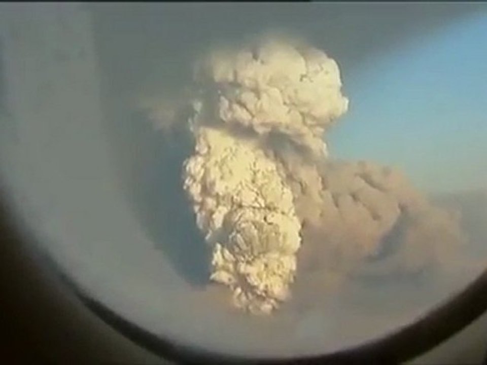 MASSIVE eruption at Iceland Volcano Grimsvotn