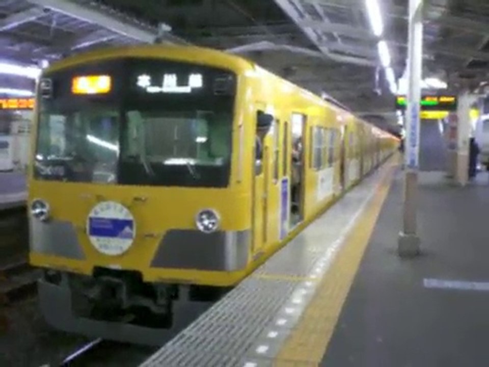西武3000系　東京富士大学ラッピング　3015F　小平を発車