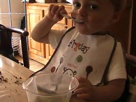 timeo mange comme un grand!!!