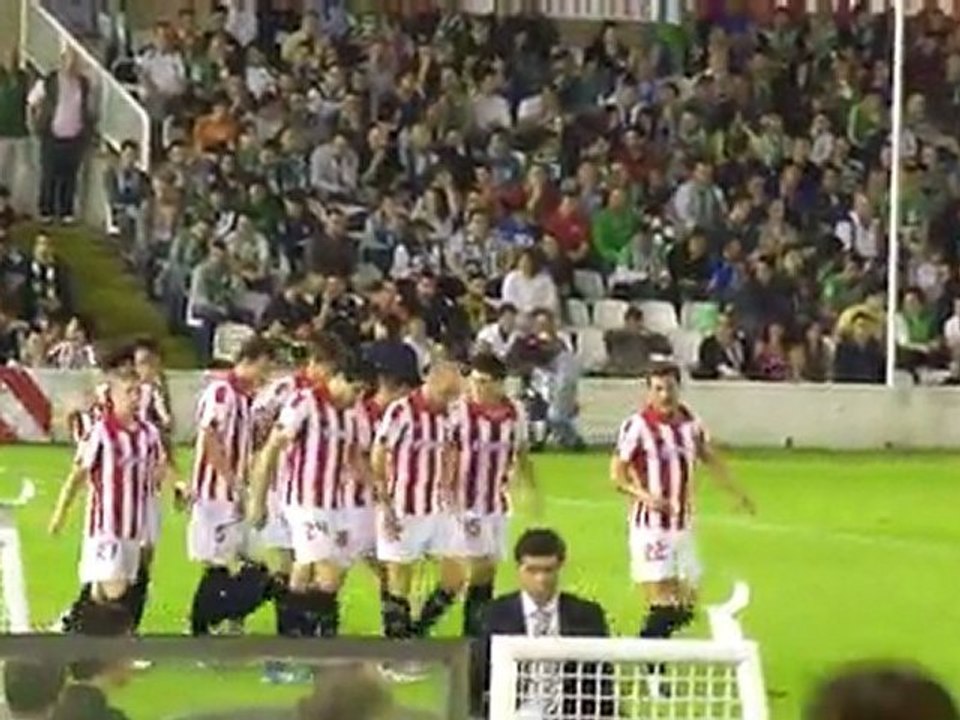 Racing de Santander 1 - 2 Athletic Club. Gol de David López, el arte de lanzar una falta.