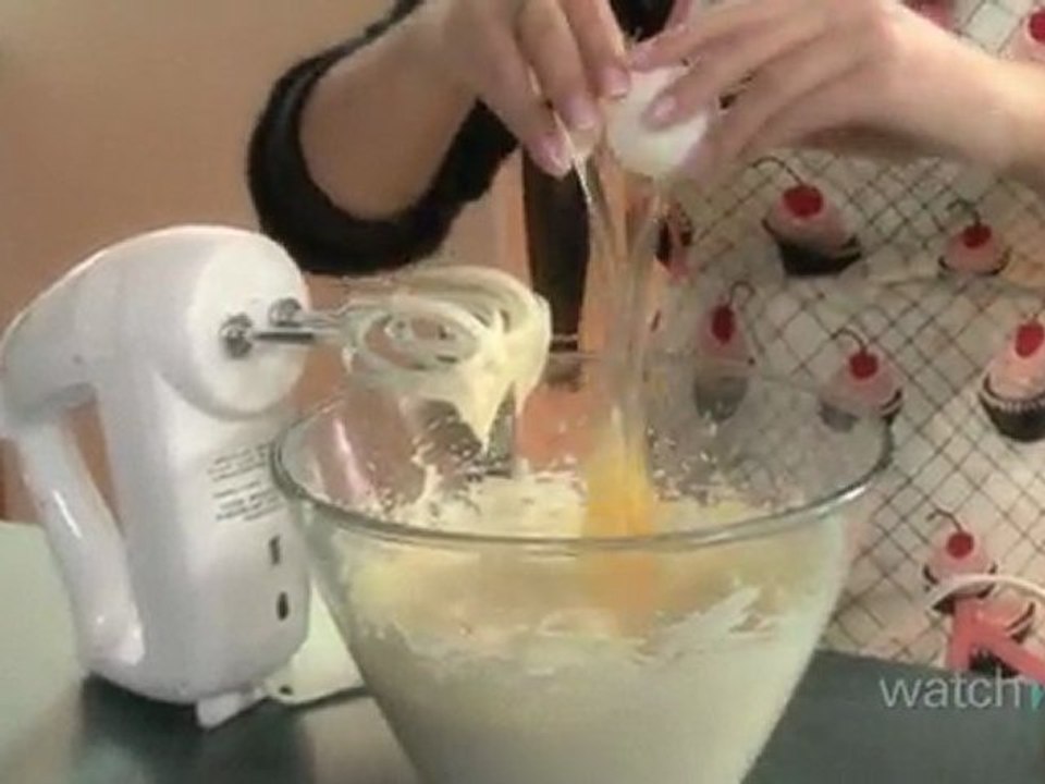 How to Make Cheesecake with Fruit Topping