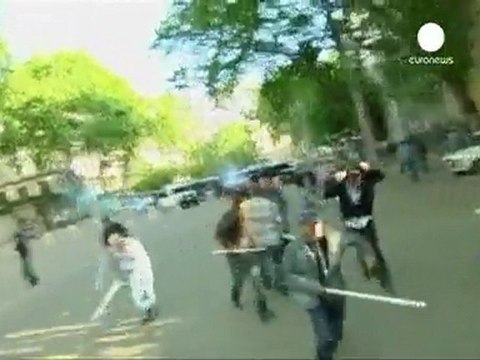 Violentos enfrentamientos de la oposición georgiana con...