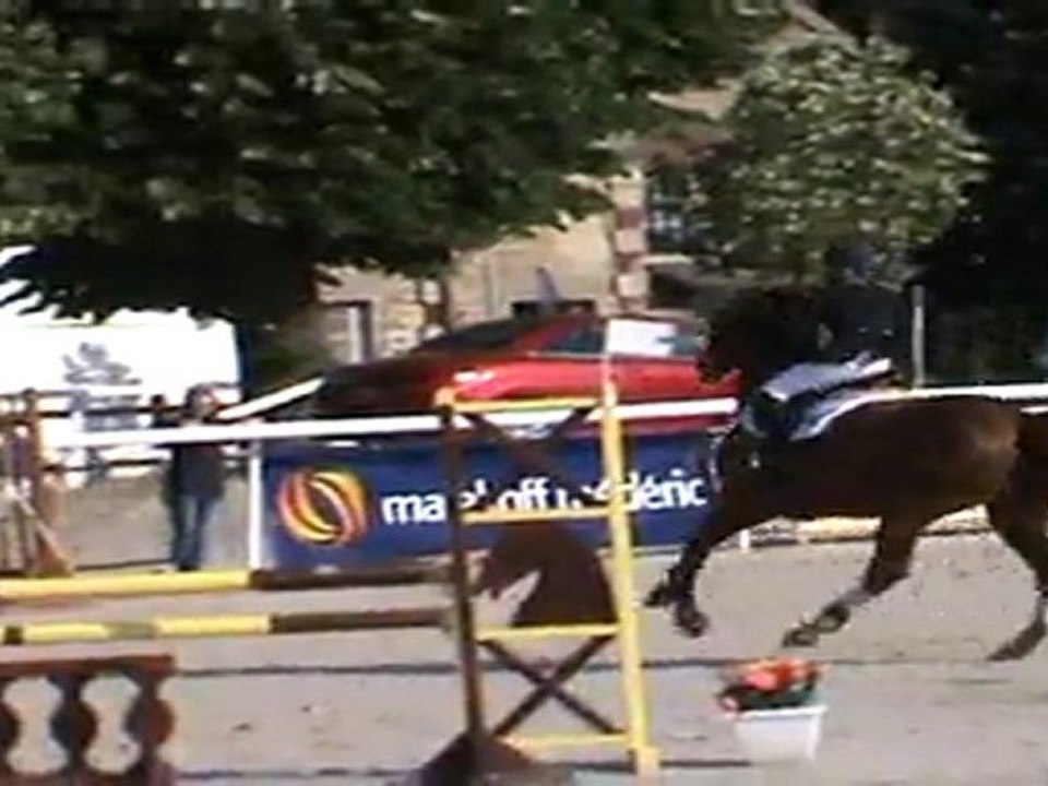 Amandine et Lola de Cauquingy CSO Amat 2 GP 105 22/05/11