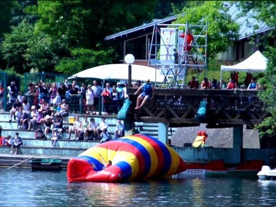 Le blob-jumping, une première à Cergy-Pontoise !