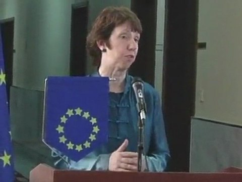 Jefa de diplomacia europea promete en Libia apoyo a rebeldes