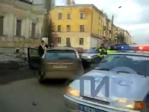 Ford Focus Crashes During Police Hot Pursuit/авария,погоня(strangeworlds.at.ua)