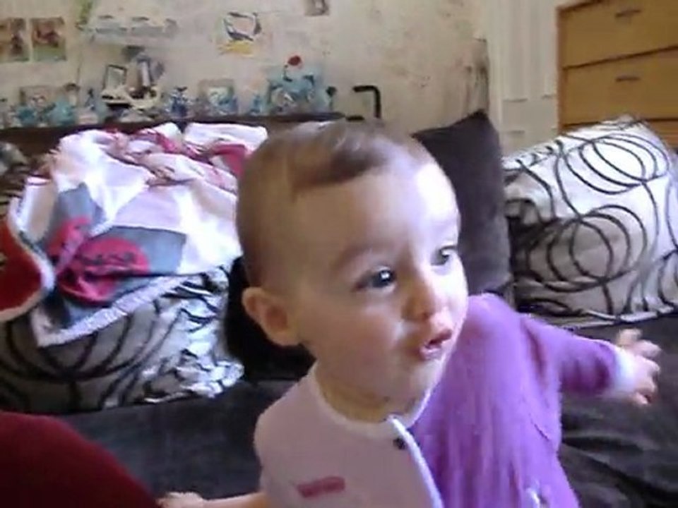 Lana qui chante et dance sur Britney !