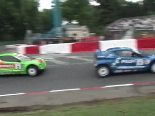 Rasant und leise: Elektroauto-Rennen in Frankreich