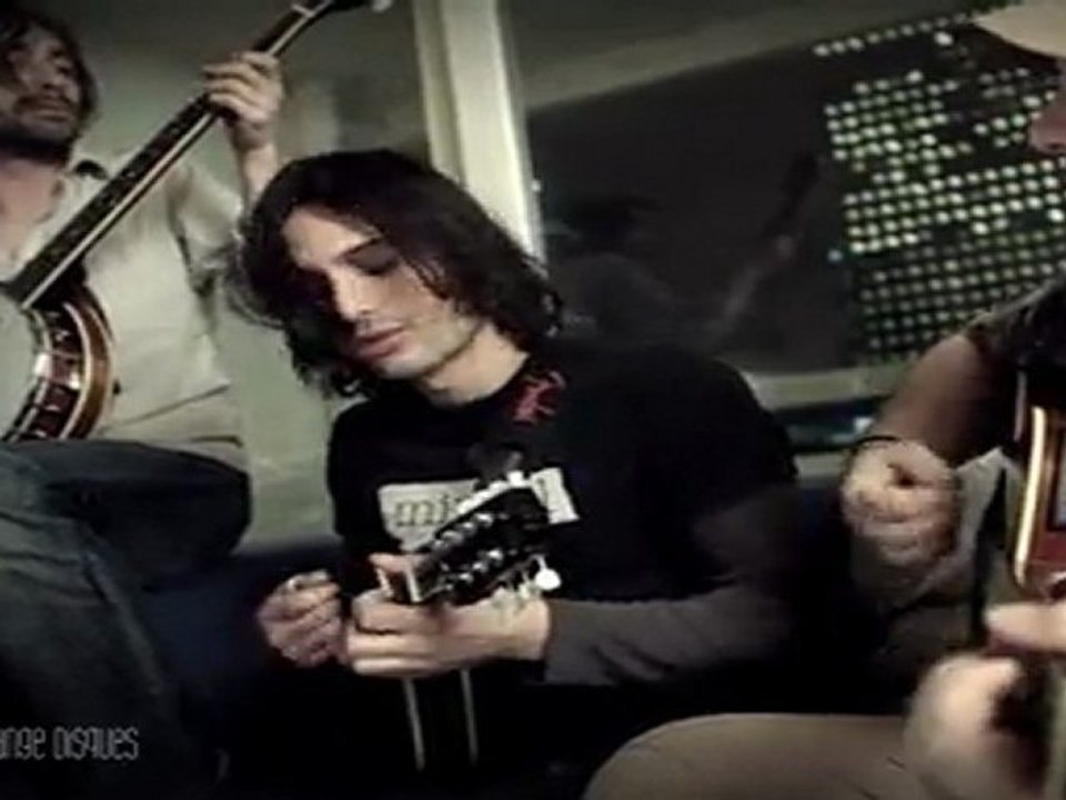 June Hill "Ghostbusters" en acoustique sur Mange Disques