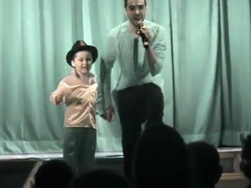 extrait du spectacle au Patis : le 13 mai 2011  "les talents de robin ! " Karim M'Ribah