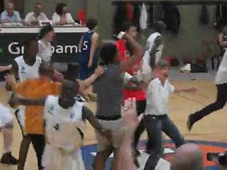 FINAL 4 2010-2011 à AUCH - PARIS LEVALLOIS CHAMPION DE FRANCE - Le Bonheur est dans le pré