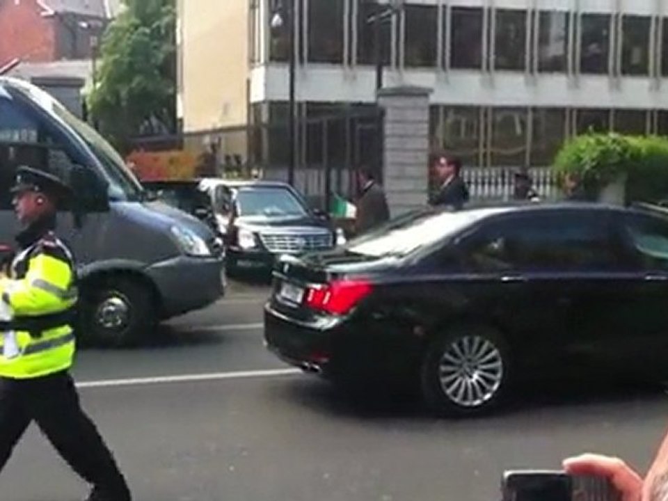 President Obama's Limo Gets Stuck.