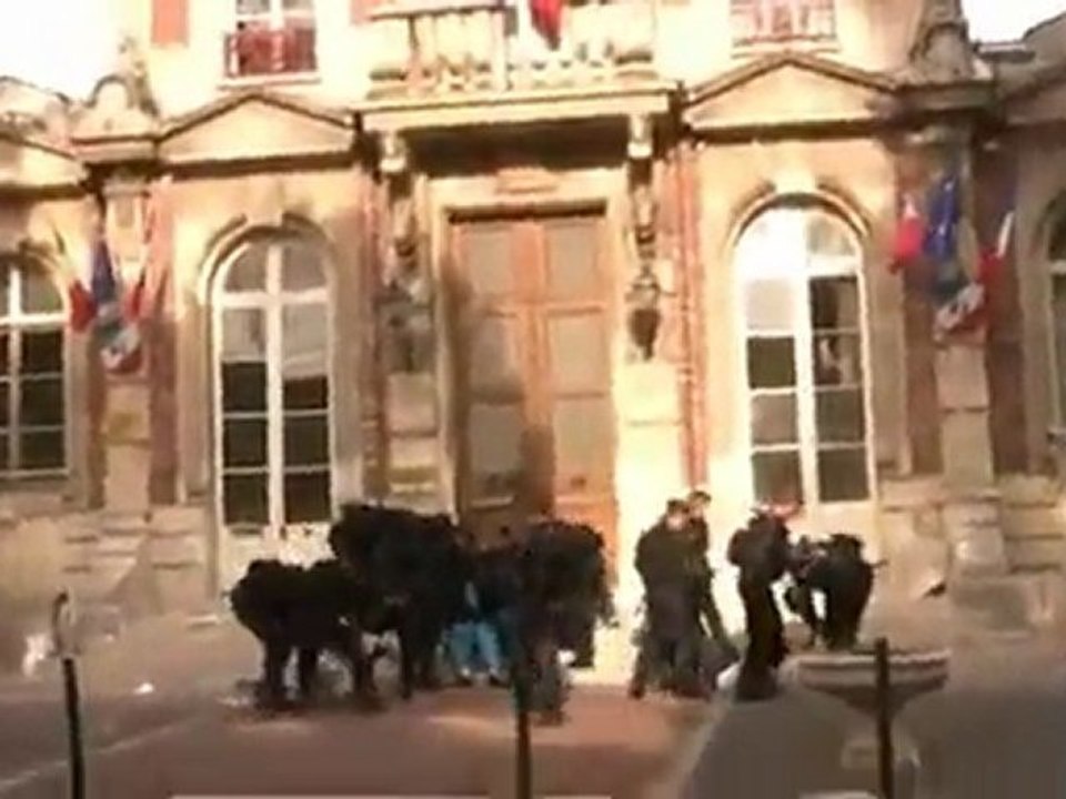 Etudiants musulmans face aux CRS