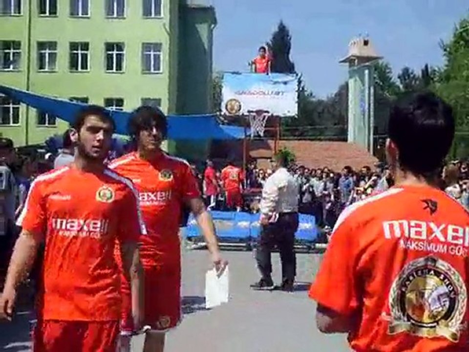 YALOVA LİSESİNDE KARİZMA BASKET ŞOV