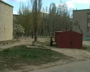 saut du toit d'un garage