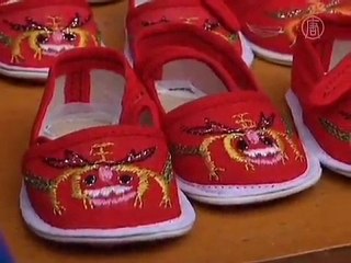 Chinese Residents Prepare for Dragon Boat Festival