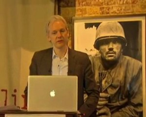 Julian Assange Facebook es la máquina de espionaje más terrible
