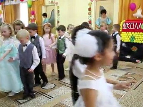 Полька на выпускном в детком саду 2563 на Академика Янгеля