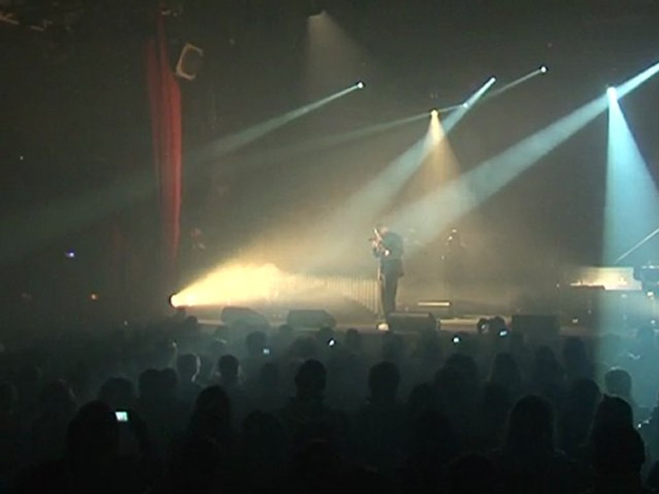 Kery james. Concert du 14 février 2010 au bataclan.  Medley :" J'ai mal au cœur,  au pays des droits de l'homme."