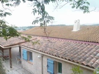 Villa T5 de 130m2 sur 1100m2 de terrain arboré avec piscine, terrasse, cuisine exterieure, places de parking